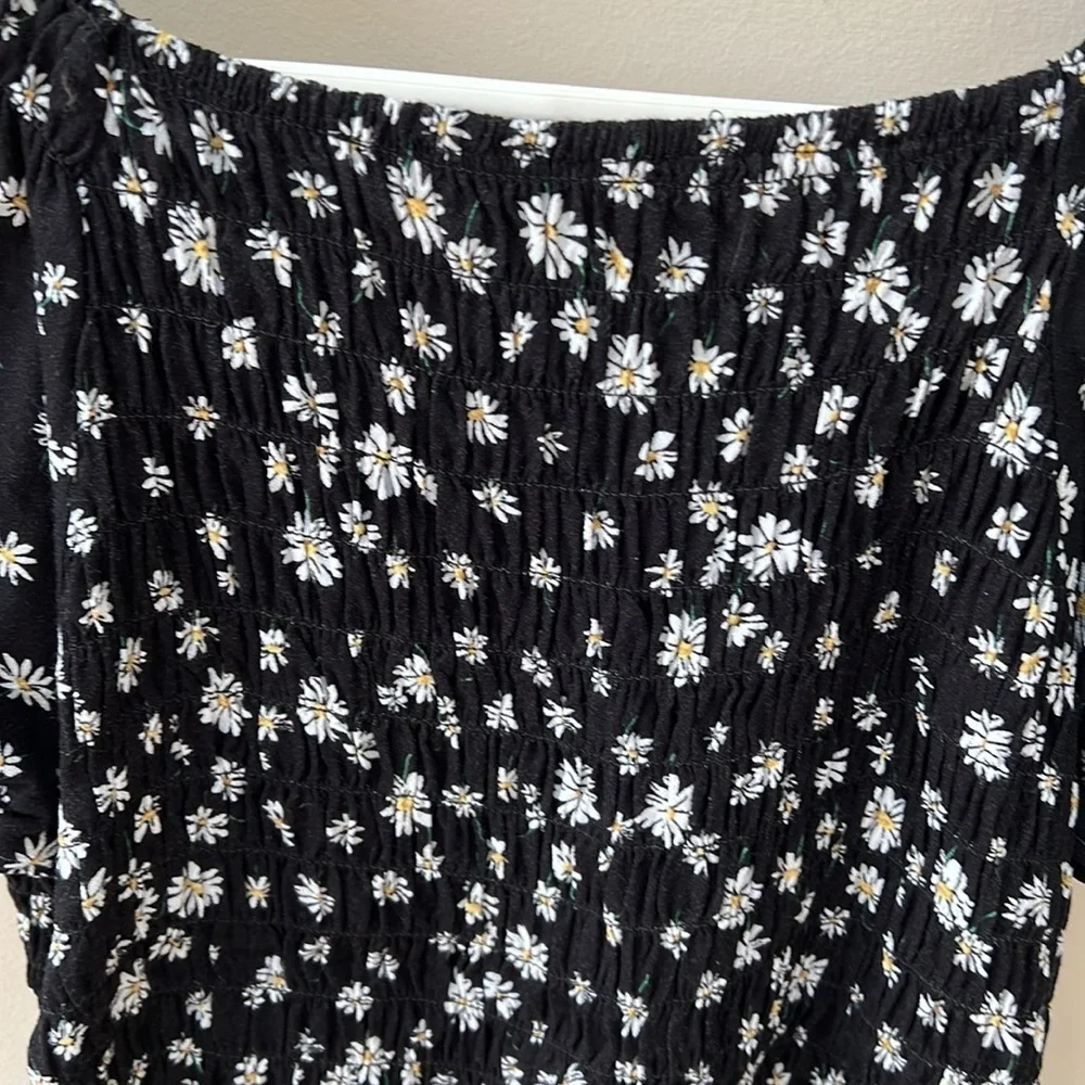 Lottie Moss black white daisy ruched v neck short sleeved top size M
